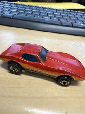 Vintage Hot Wheels 1975 Corvette Stingray Red Orange/Yellow Stripes Gold Wheels - Thumbnail 3