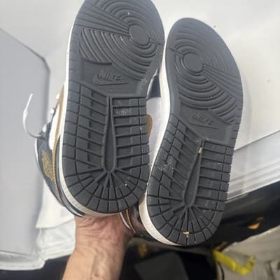 Jordan 1 Mid SE Patent Black Gold Size 10 - Thumbnail 6