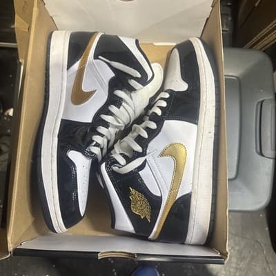 Jordan 1 Mid SE Patent Black Gold Size 10 - Thumbnail 8