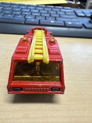MATCHBOX LESNEY SUPERFAST BLAZE BUSTER NO.22 1975 DIECAST VINTAGE Fire truck - Thumbnail 2