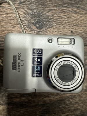 Nikon Coolpix L4 4.0MP Compact Digital Camera Silver Digicam Tested Works - Image 1