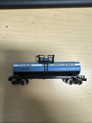 Atlas 2267 N Scale UTLX Single Dome Tank Car UTLX #25149 Tanker Chemicals Gas - Image 1