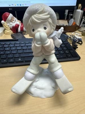 PRECIOUS MOMENTS FIGURINE--IT'S SO UPLIFTING TO HAVE A FRIEND LIKE YOU - Image 1