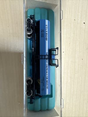 Atlas 2267 N Scale UTLX Single Dome Tank Car UTLX #25149 Tanker Chemicals Gas - Thumbnail 5
