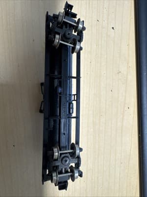 Atlas 2267 N Scale UTLX Single Dome Tank Car UTLX #25149 Tanker Chemicals Gas - Thumbnail 4