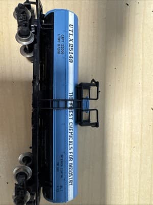 Atlas 2267 N Scale UTLX Single Dome Tank Car UTLX #25149 Tanker Chemicals Gas - Thumbnail 2