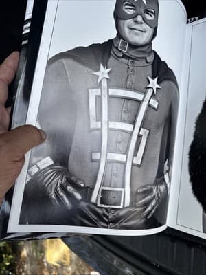 Watchmen Portraits Clay Enos 2009 Titan Books Oversize Hardcover - Thumbnail 3