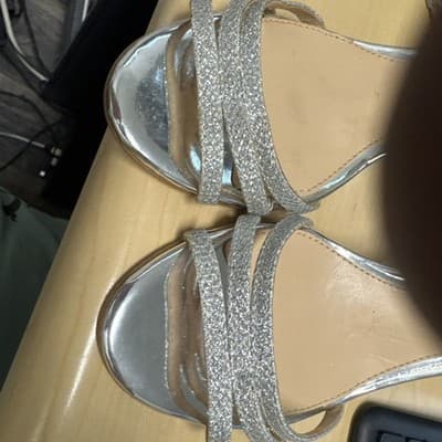 Badgley Mischka Metallic Silver Leather Heels Size 5.5 Elegant Strappy Sandals - Thumbnail 2