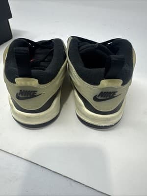Jordan 4 RM Black Light Bone Size 9c - Thumbnail 3