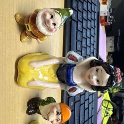 Vintage Walt Disney Productions Snow White and the eight Dwarfs Figurines, Japan - Thumbnail 2