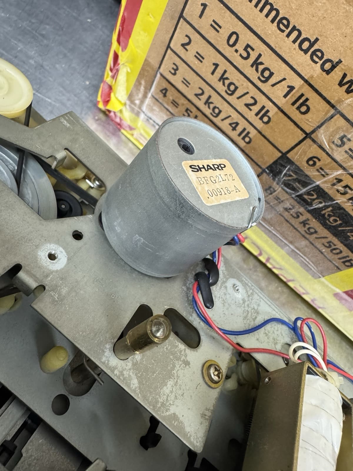 Sharp Cassette Deck Capstan Motor BFG2L72 - Thumbnail 2