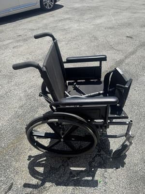 FREEZY By QUICKIE folding WHEELCHAIR Lightweight - Thumbnail 2