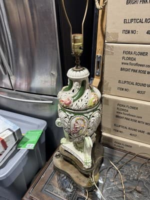Vintage Italian Capodimonte Porcelain Table Lamp - Image 1