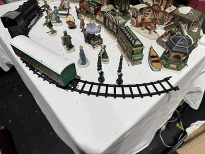Lot of Vintage Ceramic Christmas Village Houses Accessories Railroad Station - Thumbnail 10
