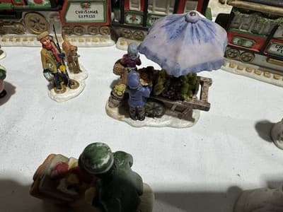 Lot of Vintage Ceramic Christmas Village Houses Accessories Railroad Station - Thumbnail 8