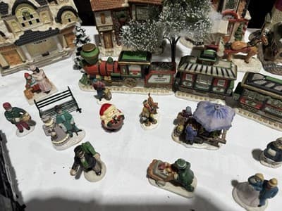 Lot of Vintage Ceramic Christmas Village Houses Accessories Railroad Station - Thumbnail 12