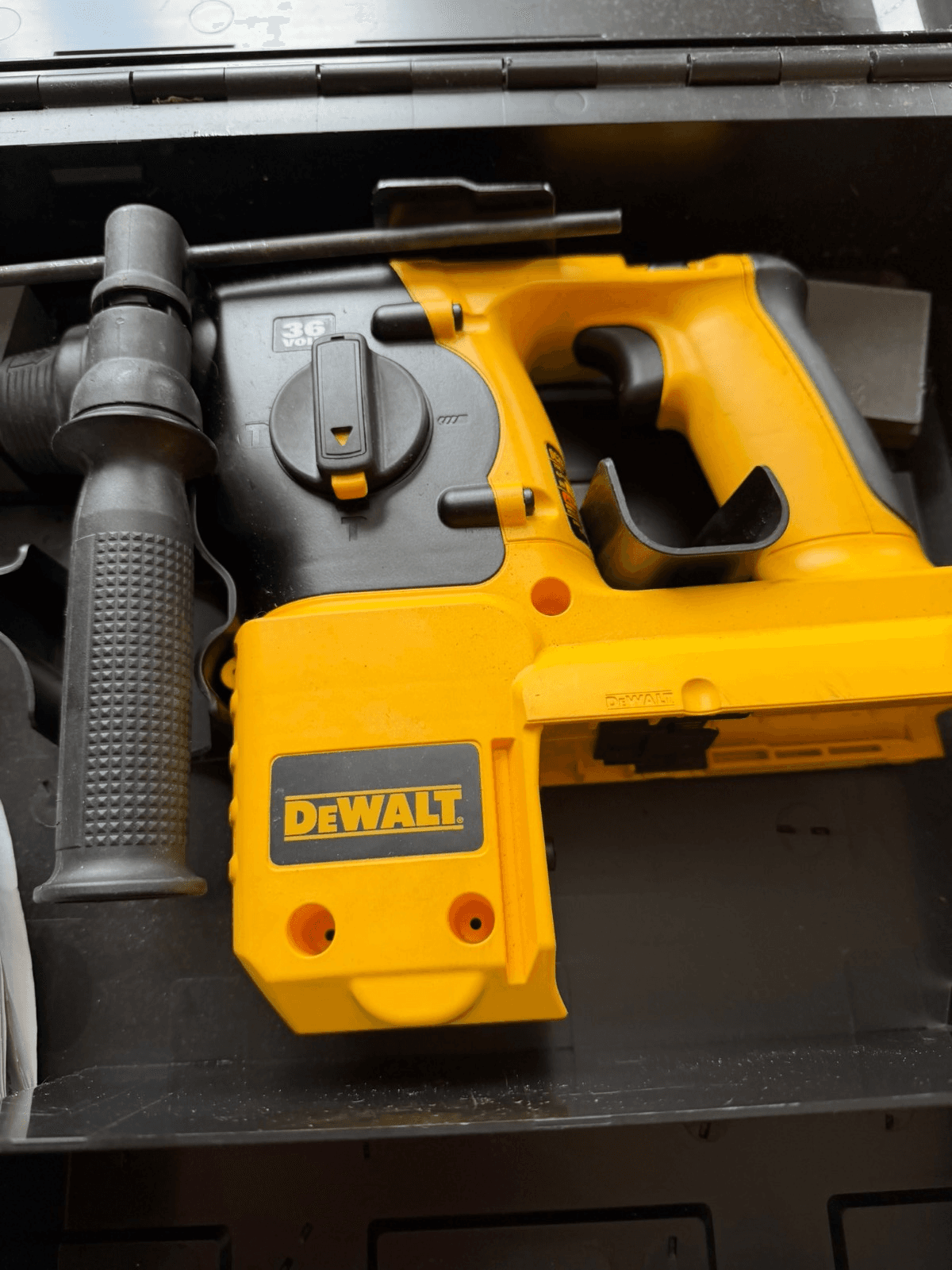 Dewalt DC233 36V 1" Cordless SDS Hammer Drill with Hard Case - Thumbnail 5