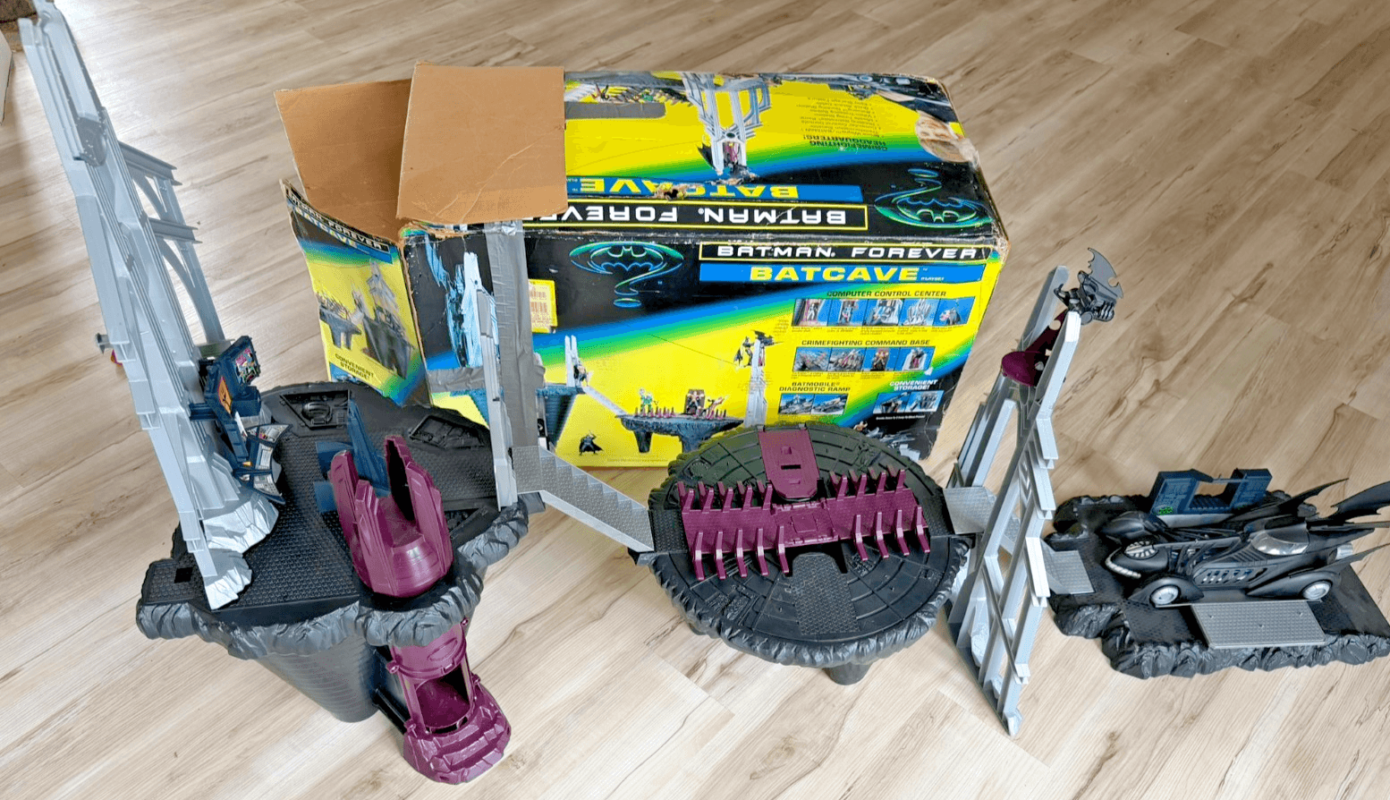 Batcave Playset 1995 BATMAN FOREVER Kenner Rare W/ Box Near Complete VTG 90s - Image 1