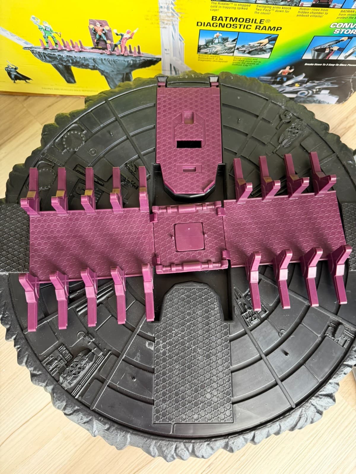 Batcave Playset 1995 BATMAN FOREVER Kenner Rare W/ Box Near Complete VTG 90s - Thumbnail 8