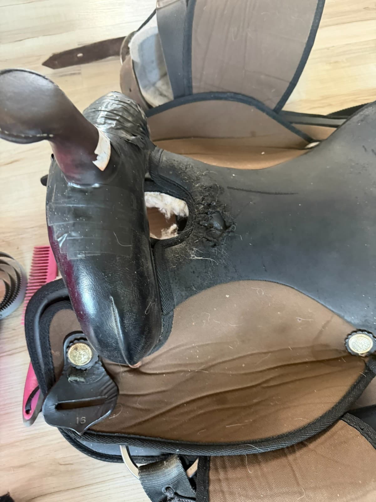 Used Horse Tack Lot- Abetta Saddle Tuffy Pad Cinch Hook N Feed Tools Shoofly Leg - Thumbnail 11
