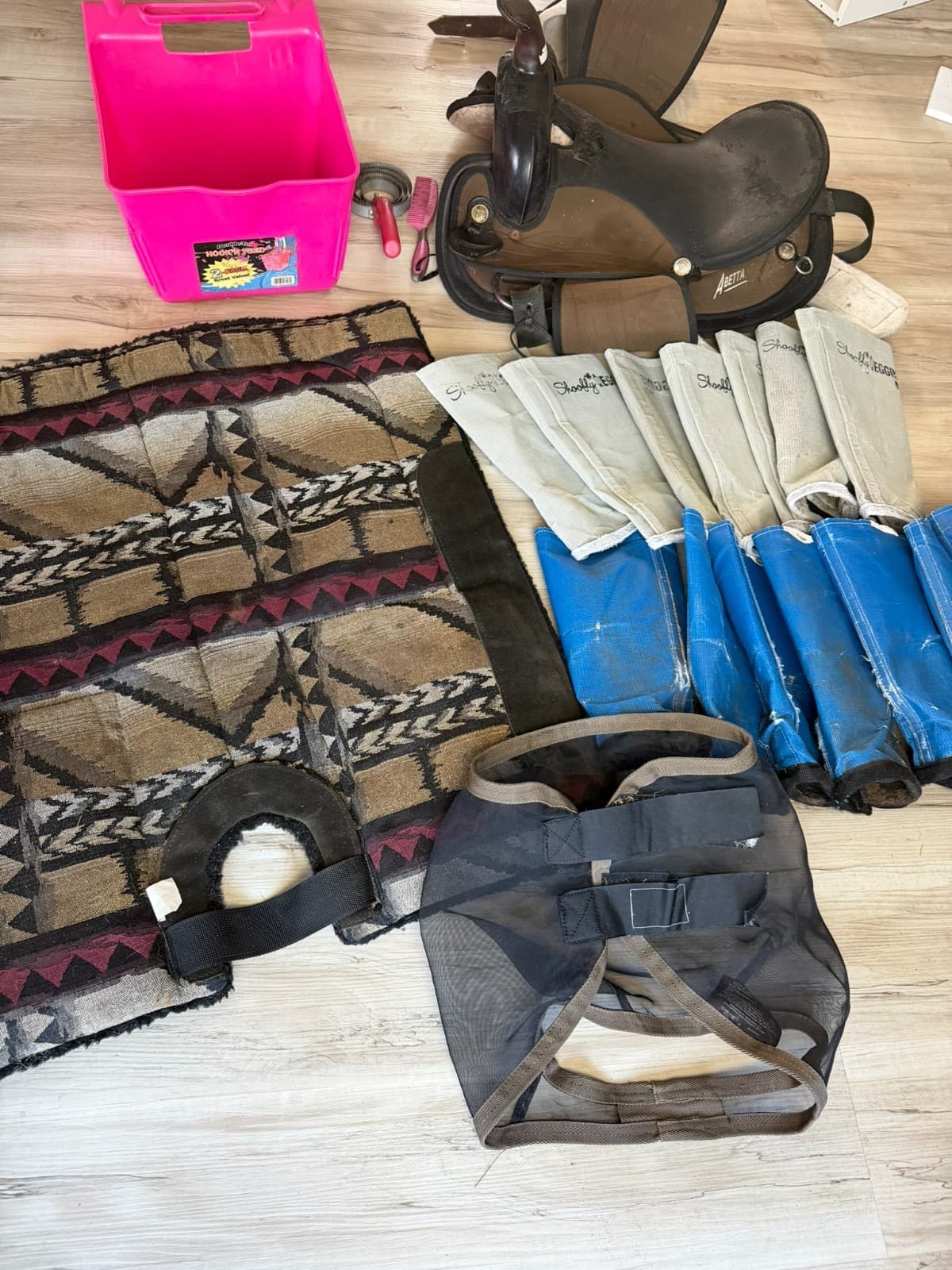 Used Horse Tack Lot- Abetta Saddle Tuffy Pad Cinch Hook N Feed Tools Shoofly Leg - Thumbnail 2