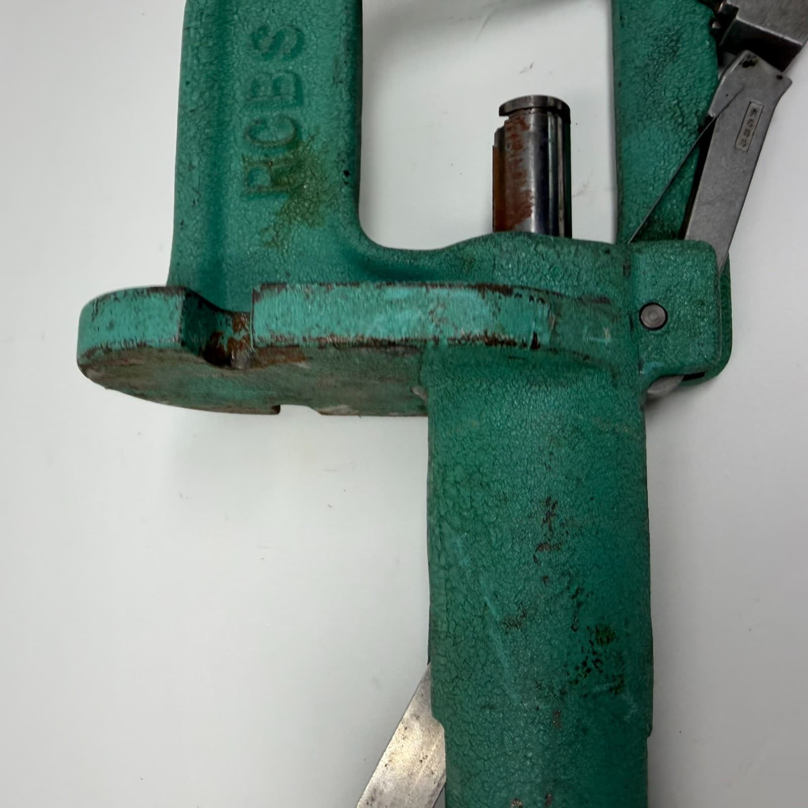 Vtg RCBS JR 2 JUNIOR CAST IRON RELOADING PRESS Heavy Duty Shell Ammo - Thumbnail 6