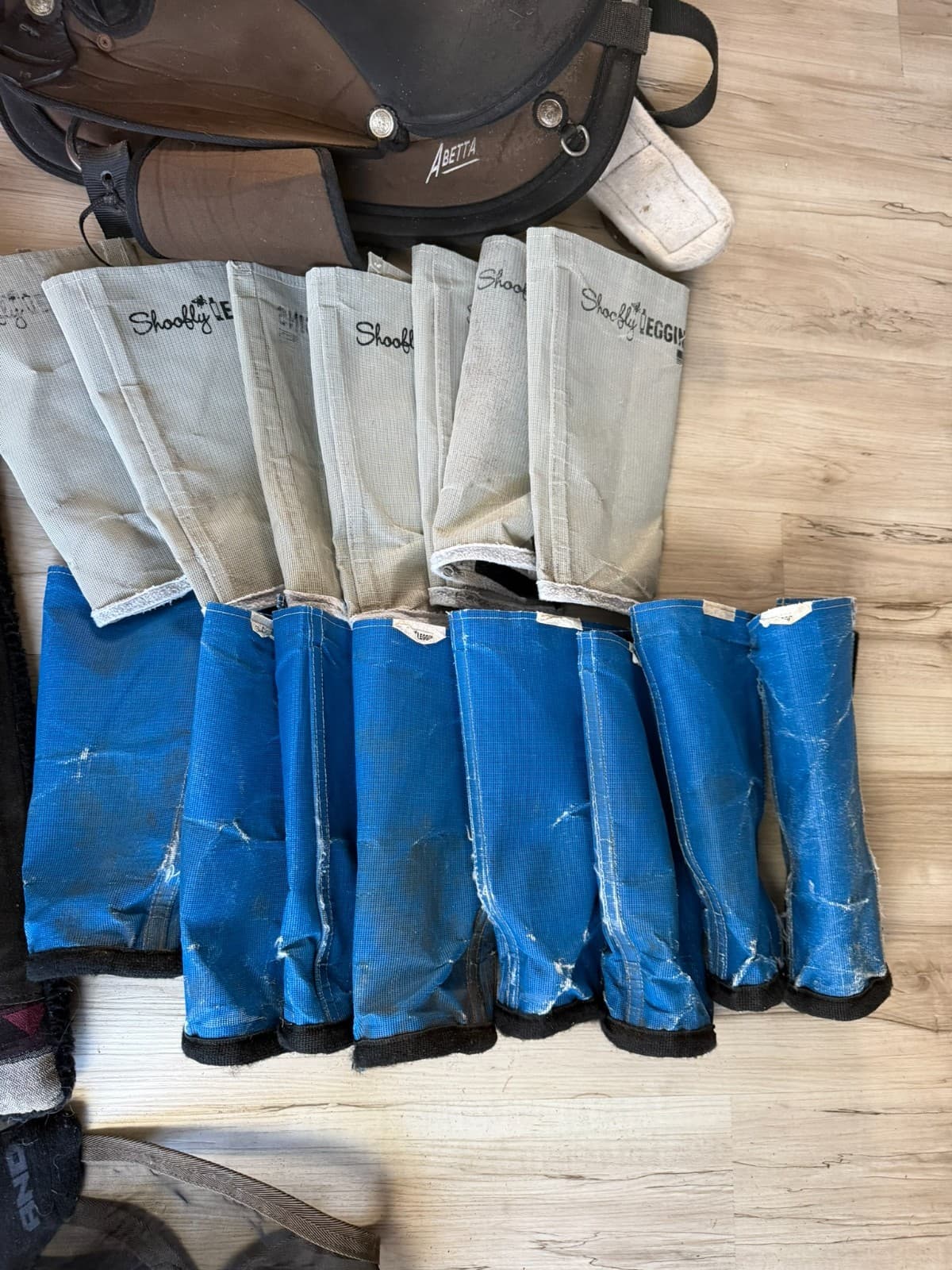 Used Horse Tack Lot- Abetta Saddle Tuffy Pad Cinch Hook N Feed Tools Shoofly Leg - Thumbnail 8