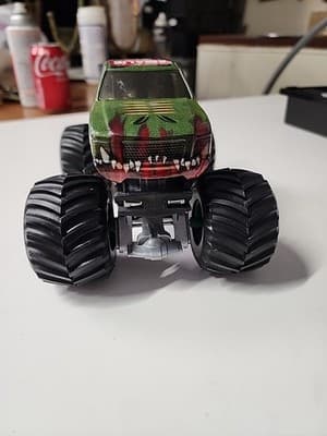 2015 Hot Wheels Monster Jam 1:24 - XTERMIGATOR - Thumbnail 2