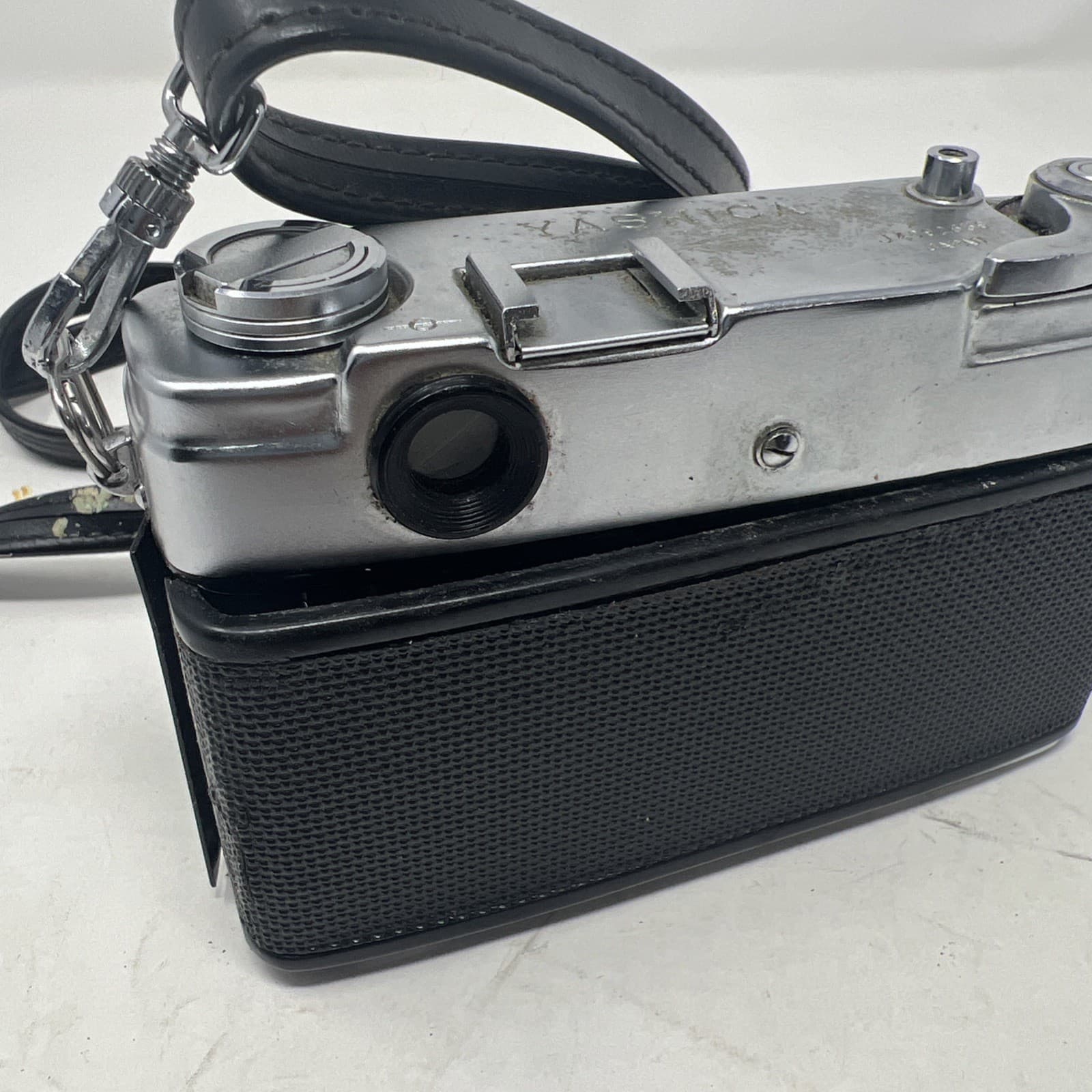 Yashica J 35mm Rangerfinder Camera with 4.5cm f/2.8 Yashinon Lens - Thumbnail 6