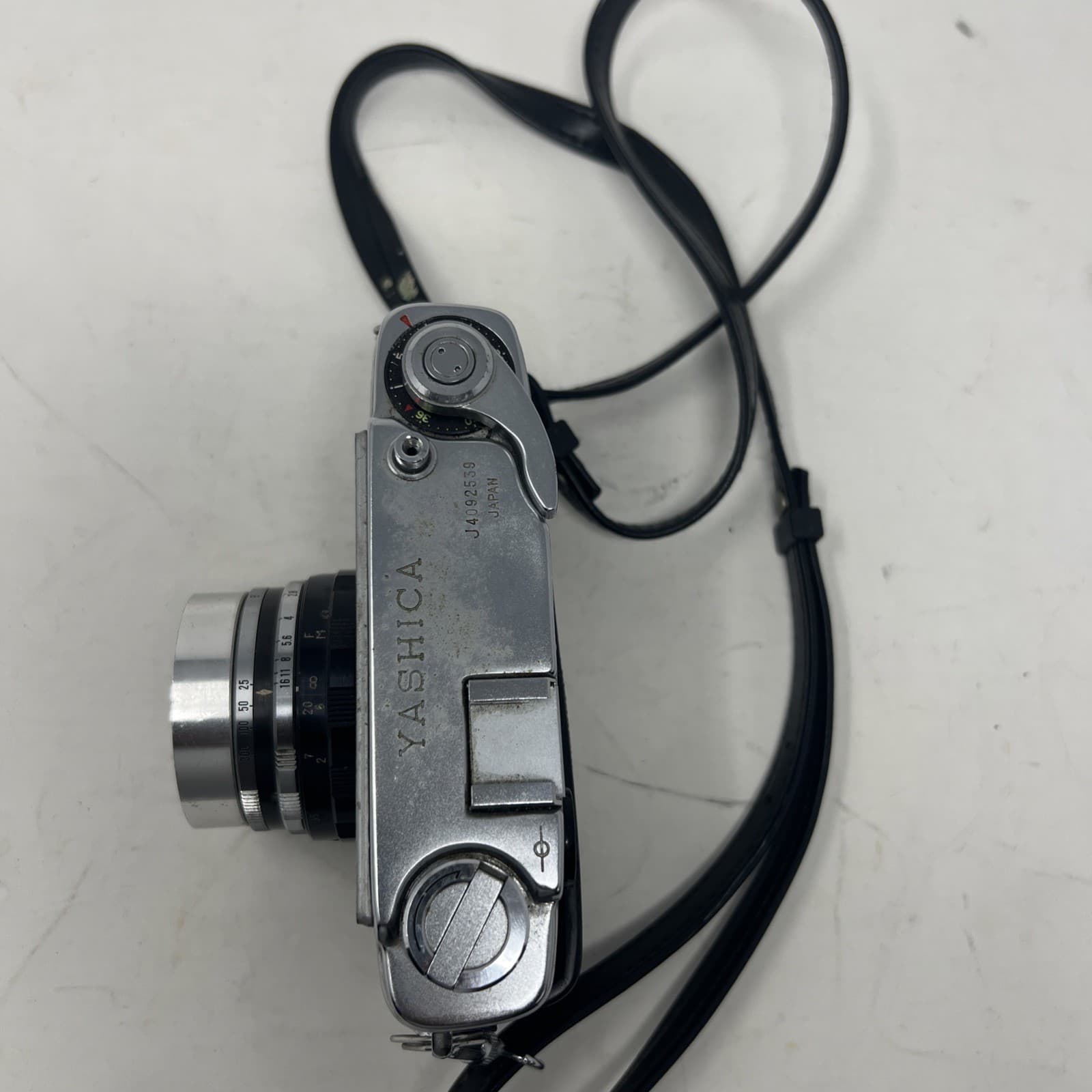 Yashica J 35mm Rangerfinder Camera with 4.5cm f/2.8 Yashinon Lens - Thumbnail 2