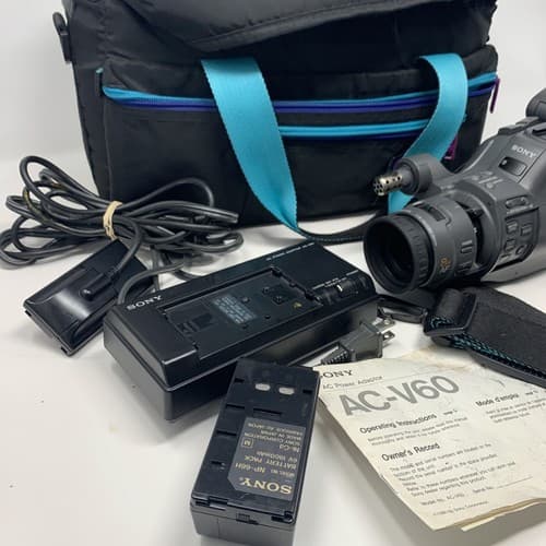 Sony Handycam CCD-F56 Camcorder Video 8 withMany Accessories Untested - Thumbnail 3