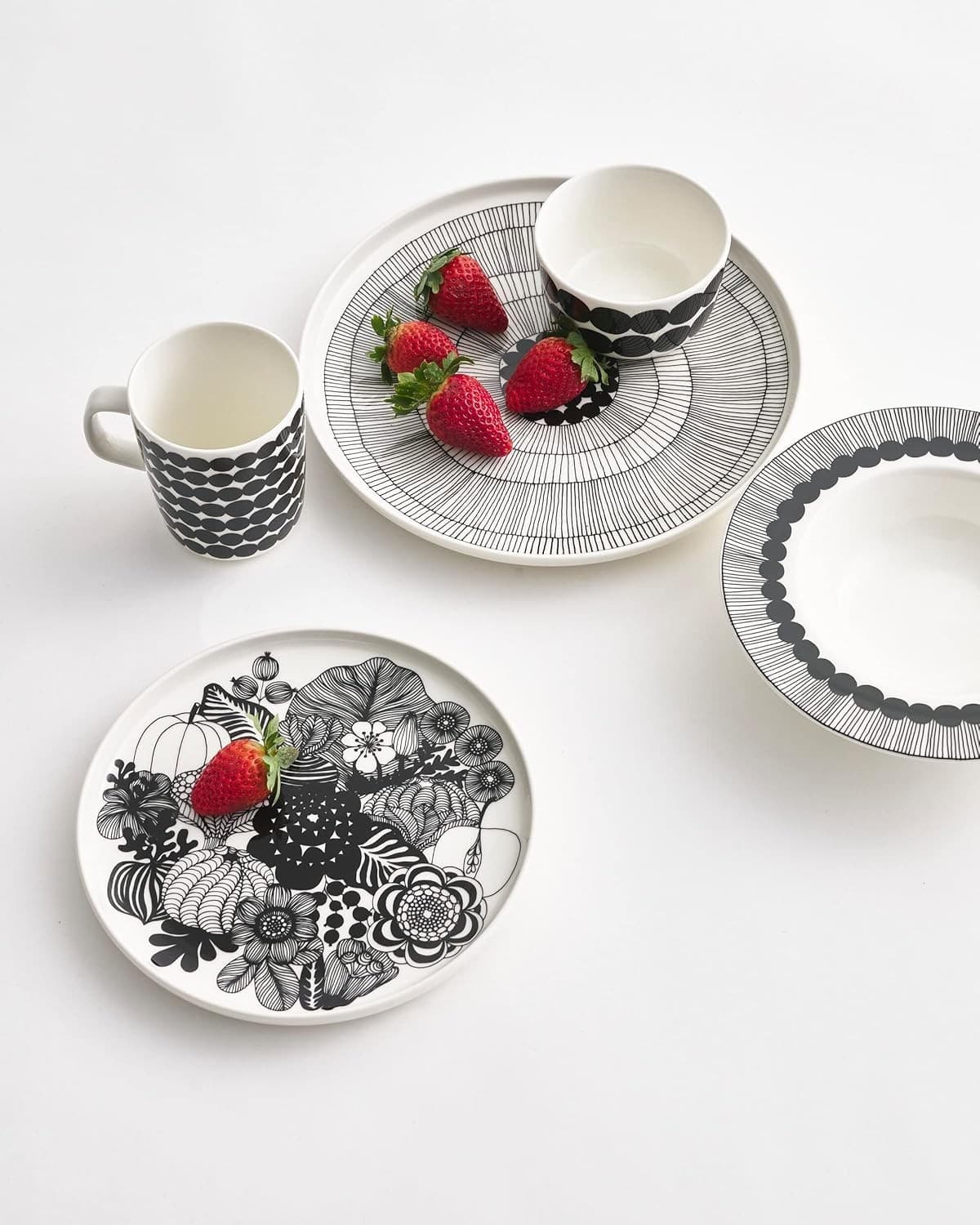 MARIMEKKO Oiva Siirtolapuutarha Stoneware Salad Plate — Refine Your Kitchen Déco - Thumbnail 3