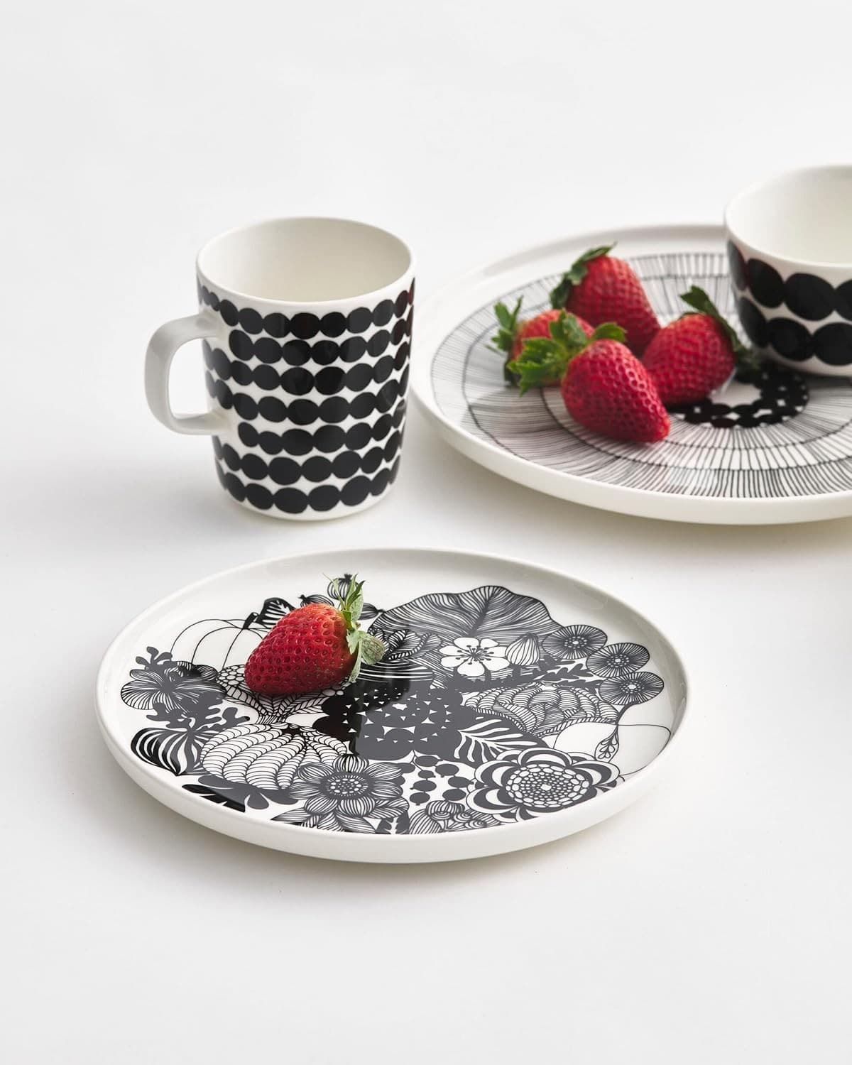 MARIMEKKO Oiva Siirtolapuutarha Stoneware Salad Plate — Refine Your Kitchen Déco - Thumbnail 4