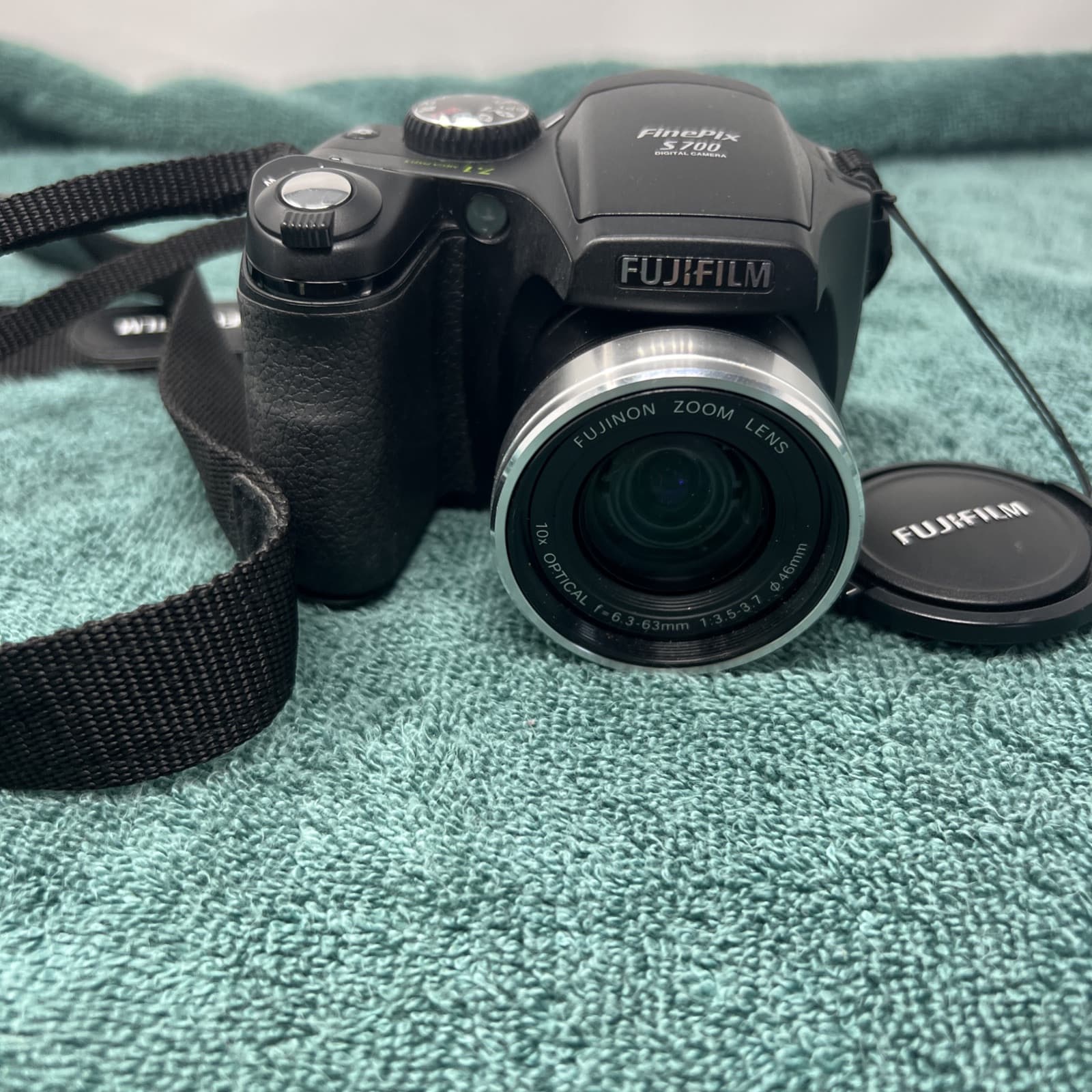 Fuji Fujifilm | Finepix S700 | 7.1MP Digital Camera (A8)