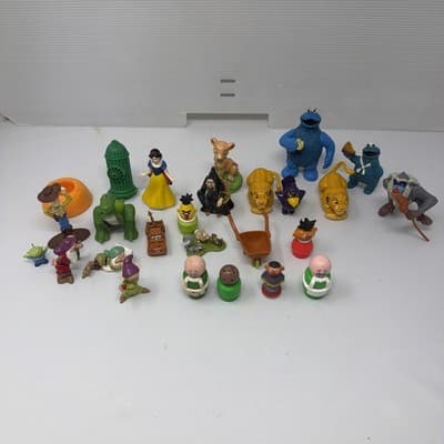 Vintage 80s 90s mix Lot Of Small Toys Collectibles Disney x26 (A19)
