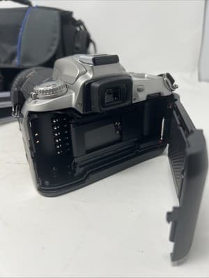 Nikon N75 35mm Film SLR Camera w/ AF Quantaray 70-300mm Lens Strap, Case - Thumbnail 8