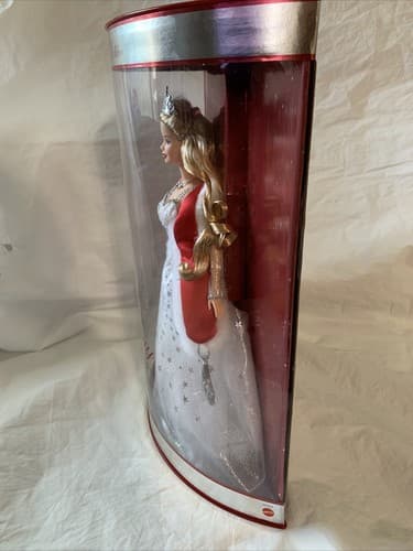 Mattel Holiday Celebration special 2001 Barbie Doll - 50304 - Thumbnail 3
