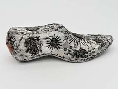 Vintage Mexican Folk Art Embossed Metal Milagros Sacred Heart Cross & Shoe - Thumbnail 5