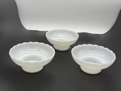 E. O. Brody Co. Milk Glass Candy Bowl M2000 Scalloped Edge Vintage - Thumbnail 3
