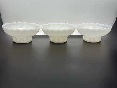 E. O. Brody Co. Milk Glass Candy Bowl M2000 Scalloped Edge Vintage - Thumbnail 4