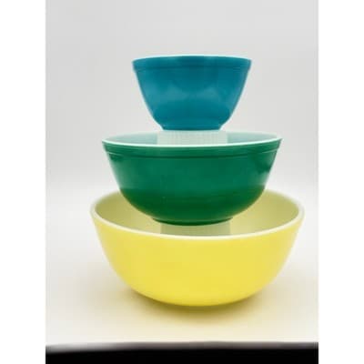 Pyrex Nesting Mixing Bowls Primary Colors Set of 3, Yellow/Green/Blue - Image 1
