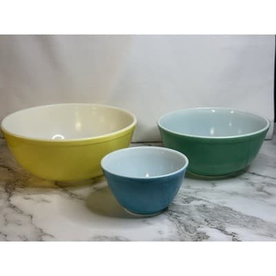 Pyrex Nesting Mixing Bowls Primary Colors Set of 3, Yellow/Green/Blue - Thumbnail 2