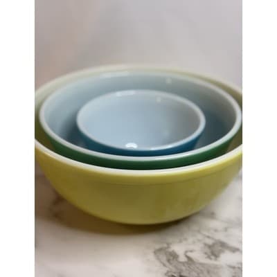 Pyrex Nesting Mixing Bowls Primary Colors Set of 3, Yellow/Green/Blue - Thumbnail 4