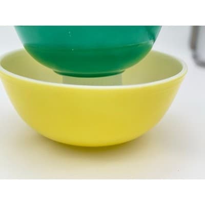 Pyrex Nesting Mixing Bowls Primary Colors Set of 3, Yellow/Green/Blue - Thumbnail 24