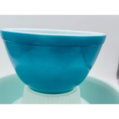 Pyrex Nesting Mixing Bowls Primary Colors Set of 3, Yellow/Green/Blue - Thumbnail 22