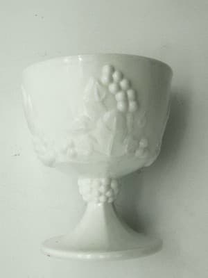 Vintage Milk Glass Grapevine Pattern Footed Creamer and Sugar Bowl Set - Thumbnail 7