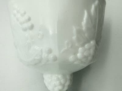 Vintage Milk Glass Grapevine Pattern Footed Creamer and Sugar Bowl Set - Thumbnail 8