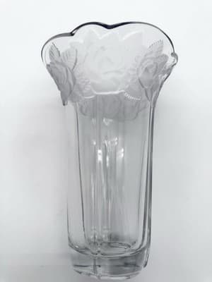 Mikasa Studio Nova Winter Rose Vase Clear Glass Embossed Roses Scalloped Rim - Thumbnail 3