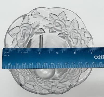 Mikasa Studio Nova Winter Rose Vase Clear Glass Embossed Roses Scalloped Rim - Thumbnail 5
