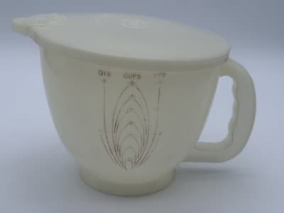Vintage Tupperware Mix-N-Stor 8 Cup 2 Qt Measuring Pitcher Lid Model 500